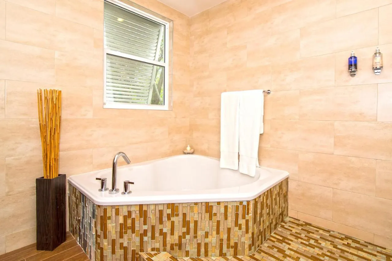 Avocado Cottage - Micro-Resort In West Bay Holiday home